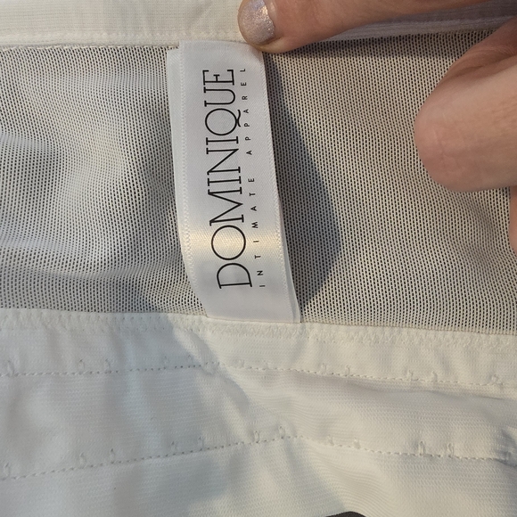 Elegant White Satin Bustier Size 36D - Picture 2 of 5